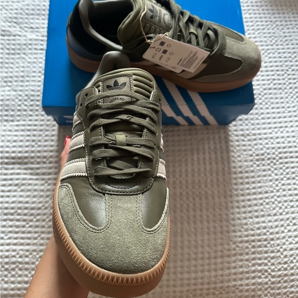 Adidas Samba Green and White Sneakers - Picture 2 of 6